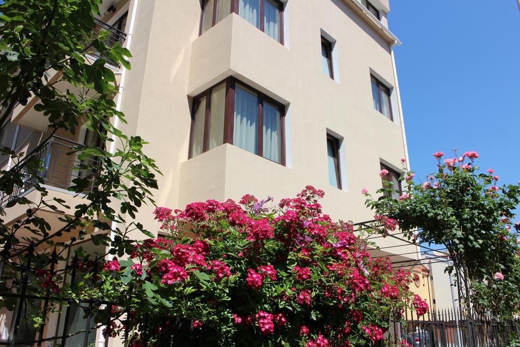 Flowers Apartments Nesebar Luaran gambar