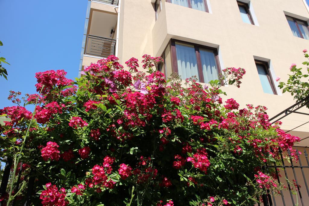 Flowers Apartments Nesebar Luaran gambar